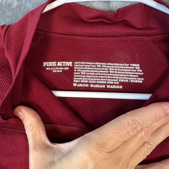 PINK Victoria's Secret Maroon Seamless Qtr Zip Pullover Thumbhole Cropped M/L - Picture 3 of 5